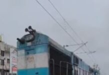 डेढ़ घंटे के ब्लॉकेज से थमी शहर की रफ्तार, रेलवे फाटकों पर लगा लंबा जामपटरियां गिराने के लिए रेलवे इंजीनियरिंग विभाग ने लिया था ब्लॉकेज,