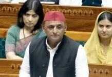 ‘जो चढ़ावा चोरी नहीं रोक पाए, वे पेपर लीक कैसे रोकेंगे? ‘एक प्रधान को हटाकर प्रधानमंत्री बचाया’; ‘एंटी पेपर लीक बिल’ पर अखिलेश का तंज
