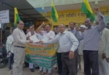 खाद की कीमतों में भारी वृध्दि के खिलाफ भडक़ा आक्रोश