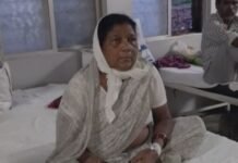 पुरानी रंजिश में वृद्धा से एक ही परिवार के पांच लोगों ने की मारपीट, हालत बिगड़ने वृद्धा जिला अस्पताल में भर्ती