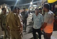 शाम ढलते ही सड़कों पर उतरे टीआई अजय गुर्जर, बस स्टैंड से शराब दुकानों तक संदिग्धों की ली क्लास,यात्री प्रतीक्षालय चोरीकांड के बाद कोतवाली पुलिस अलर्ट, सार्वजनिक स्थानों पर शराब पीने वालों और संदिग्ध युवकों की शुरू हुई पहचान,