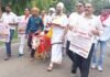 गाय को राष्ट्रमाता घोषित जाने की मांग को लेकर गौसेवकों ने किया अनूठा प्रदर्शन