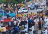 भोपाल: मोती मस्जिद के सामने बैरिकेड्स को लेकर व्यापारियों का गुस्सा फूटा, दुकानें बंद कर धरना