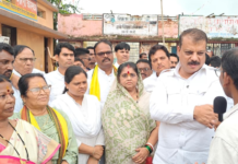 बच्चों की मौत के मामले में नेता प्रतिपक्ष उमंग सिंघार पहुंचे बिरसा, पीड़ित परिवारों से मिलकर सरकार से मांगी जवाबदेही,