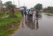 खमरिया के पास क्षतिग्रस्त वॉटर कोस पुलिया का निर्माण नही होने से किसानों में भारी आक्रोश
