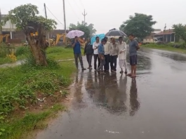 खमरिया के पास क्षतिग्रस्त वॉटर कोस पुलिया का निर्माण नही होने से किसानों में भारी आक्रोश