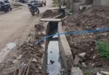 प्लाट बेचते समय कॉलोनी नाईजर ने किए थे तरह तरह के वादे, नही कराया काम