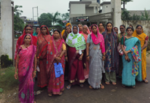 अवैध शराब, गांजा बिक्री और अवैध खनन से परेशान महिलाओं ने थाने प्रभारी को सौंपा ज्ञापन