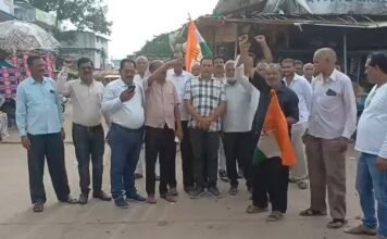 दतिया उपचुनाव जीत पर लालबर्रा में जश्न,