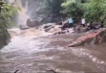 रमरमा महादेव पहाड़ी झरने में अचानक बढ़ा जलस्तर, फसे दर्शानार्थी