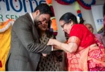 जोहरान ममदानी ने मनाया रक्षाबंधन, भारतीय समुदाय के बुजुर्गों ने न्यूयॉर्क सिटी मेयर की कलाई पर बांधी राखी