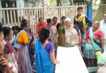 भिंड जिला अस्पताल के गेट के पास सड़क पर महिला की डिलीवरी, अल्ट्रासाउंड कराने आई थी गर्भवती; जच्चा-बच्चा स्वस्थ