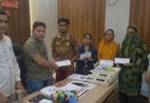 पांढरवानी सरपंच ने ४ हितग्राहियों को अंत्येष्टि सहायता राशि का किया वितरण