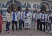 मवेशी की मौत पर सरकारें हिल जाती हैं, यहां 30 बच्चों की मौत पर किसी को परवाह नहीं