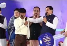 किसान के बेटे ने 12वीं में हासिल किए 95% अंक, सीएम मोहन यादव ने खुद अपने हाथों से गिफ्ट की स्कूटी