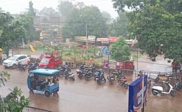 20 दिन बाद फिर बरसे बदरा, झमाझम बारिश से सड़कों पर पानी