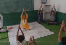 एकीकृत शास. जनपद माध्यमिक स्कूल में योगाभ्यास कार्यक्रम आयोजित