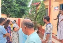 बच्चों ने बताई आश्रम की ‘कहानी’, जांच करने पहुंची BEO से अभद्रता का आरोप, अधीक्षक समेत 4 पर केस
