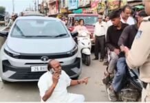 बीना में सड़क हादसे के बाद बीजेपी नेता की पुलिस से तीखी झड़प, बेटे को बचाने सड़क पर धरने पर बैठे