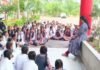 नमक से लेकर सेनेटरी पैड तक की समस्या, कोई सुनता ही नहीं, गुस्साई छात्राएं हॉस्टल से निकलकर सड़क पर आईं तो अधिकारियों के हाथ-पांव फूले