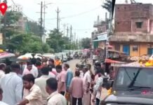 रिटायरमेंट के बाद ‘महाराज’ जैसी हुई पटवारी की विदाई, 200 गाड़ियों के काफिले के साथ निकले तो पैक हो गईं सड़कें