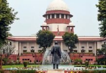 ‘लीगल कॉकरोच’ कहकर वकीलों से मारपीट का मामला, सुप्रीम कोर्ट का जांच की मांग वाली याचिका पर सुनवाई से इनकार, कहा- हाईकोर्ट जाएं