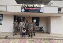 8 साल से फरार स्थायी वारंटी घर में ही धराया