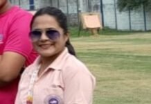 एक ही समय में दो जिलों में सरकारी सेवा?