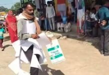 गले में शिकायतों की माला पहन मंत्री के सामने पहुंचा हितग्राही, सरपंच पर कार्रवाई, 20 हजार रिश्वत के आरोप से मचा हड़कंप