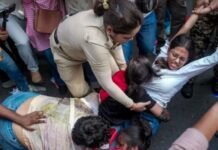 Jantar Mantar Protest: महिला पत्रकार ने दिल्ली पुलिस पर लगाया उत्पीड़न का आरोप, किया विरोध प्रदर्शन, CJP ने दिया अल्टीमेटम