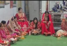 सुहागिनों ने निर्जला व्रत धारण कर की अखंड सौभाग्य की कामना