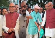 मुंडन संस्कार के बाद भावुक शिवराज सिंह चौहान ने लगाया मां के नाम पौधा, पीएम मोदी ने दी सांत्वना, कहा- ये खालीपन कभी नहीं भर सकता