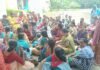 मानदेय और राशन के लिए कलेक्ट्रेट में गरजीं रसोइया बहनें, घंटों तक चला हंगामा