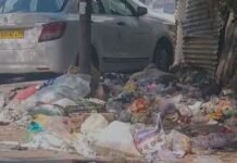 साफ-सफाई में आठ बार से नंबर वन इंदौर में लगा कचरे का ढेर, अपनी मांगों को लेकर 8500 सफाईकर्मी हड़ताल पर गए