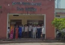 बहियाटिकुर के ग्रामीणों ने सीईओं को सौंपा ज्ञापन