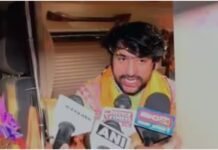 ‘बेटियों दुर्गा बनो, काली बनो लेकिन बुर्के वाली मत बनो’, हिंदुओं को एकजुट करने निकले पंडित धीरेंद्र शास्त्री बोले