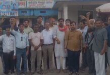 लालबर्रा में पूर्व सांसद डॉ. ढालसिंह बिसेन के उत्तराखंड के राज्यपाल बनने पर भाजपा कार्यकर्ताओं ने आतिशबाजी कर मनाई खुशी