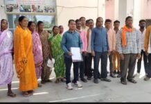 18 साल से पट्टे की आस में 17 आदिवासी परिवार, कलेक्टर से लगाई न्याय की गुहार