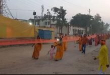 पनबिहरी के भीमाशंकर शिव मंदिर से निकली ११०० फीट लंबी भव्य चुनरी यात्रा