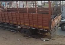 हाईवे रोड़ किनारे पाइपलाइन के मरम्मत के लिए खोदे गड्डे का नही हुआ पक्का मरम्मत कार्य