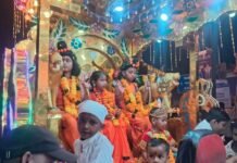 गायखुरी में निकला दशहरा चल समारोह, शुभम बोरीकर ने धारण किया महाराज जी का