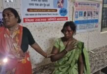 पेट्रोल पंप के सामने दो मोटरसाइकिलों की भिड़ंत, पति-पत्नी गंभीर घायल